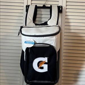 Titan Insulated Cooler Bag BACKBACK 16qt NWT
Gatorade logo lots of room!